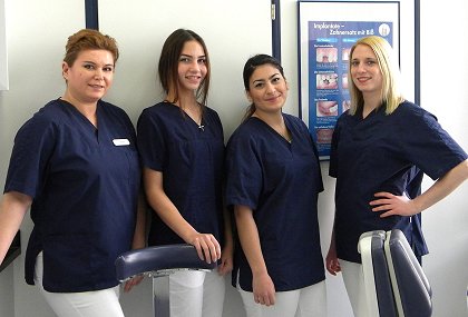 Die Mitarbeiterinnen für die Assistenz bei der Behandlung